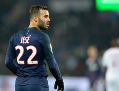 雷电竞-训练课后皇家马德里篮球队调整名单以备法甲，止住颓势环节打磨，目标明确，训练强度显著提升(皇家马德里队服图片)