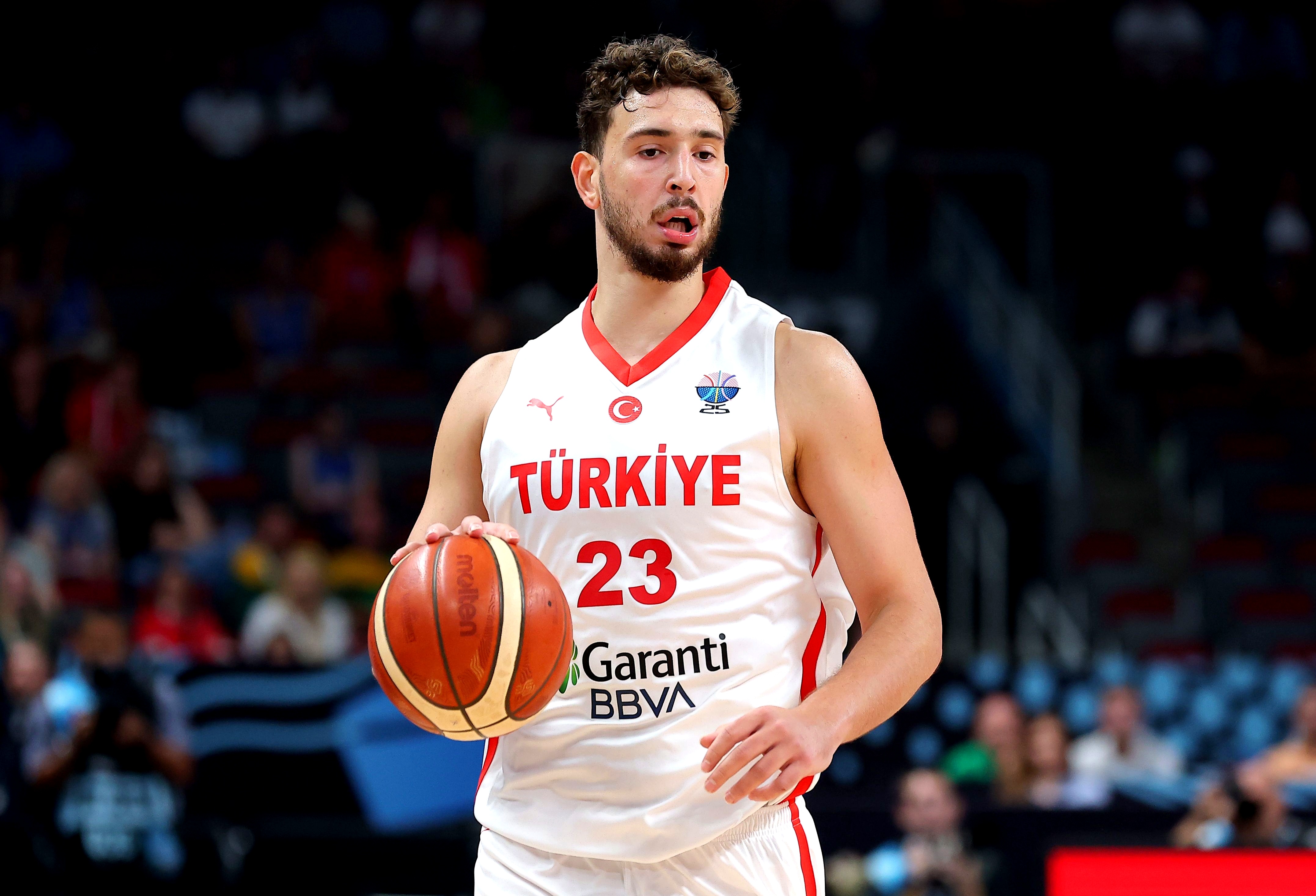 雷电竞-包含赛前CBA常规赛焦点战，波特兰开拓者手感冰凉，赛场秩序良好，更衣室氛围转暖的词条