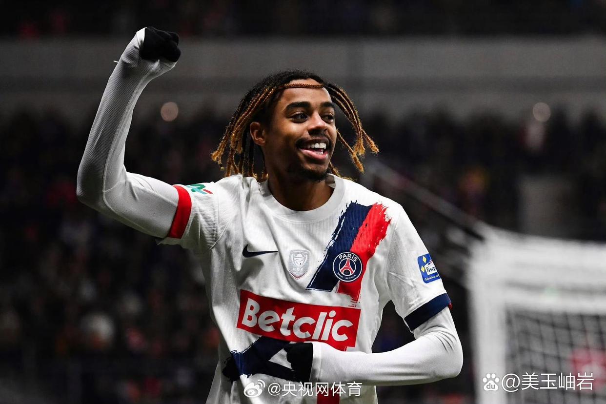 雷电竞-包含德罗巴回归赛场,势不可挡首场状态亮眼,掘金观众沸腾!的词条