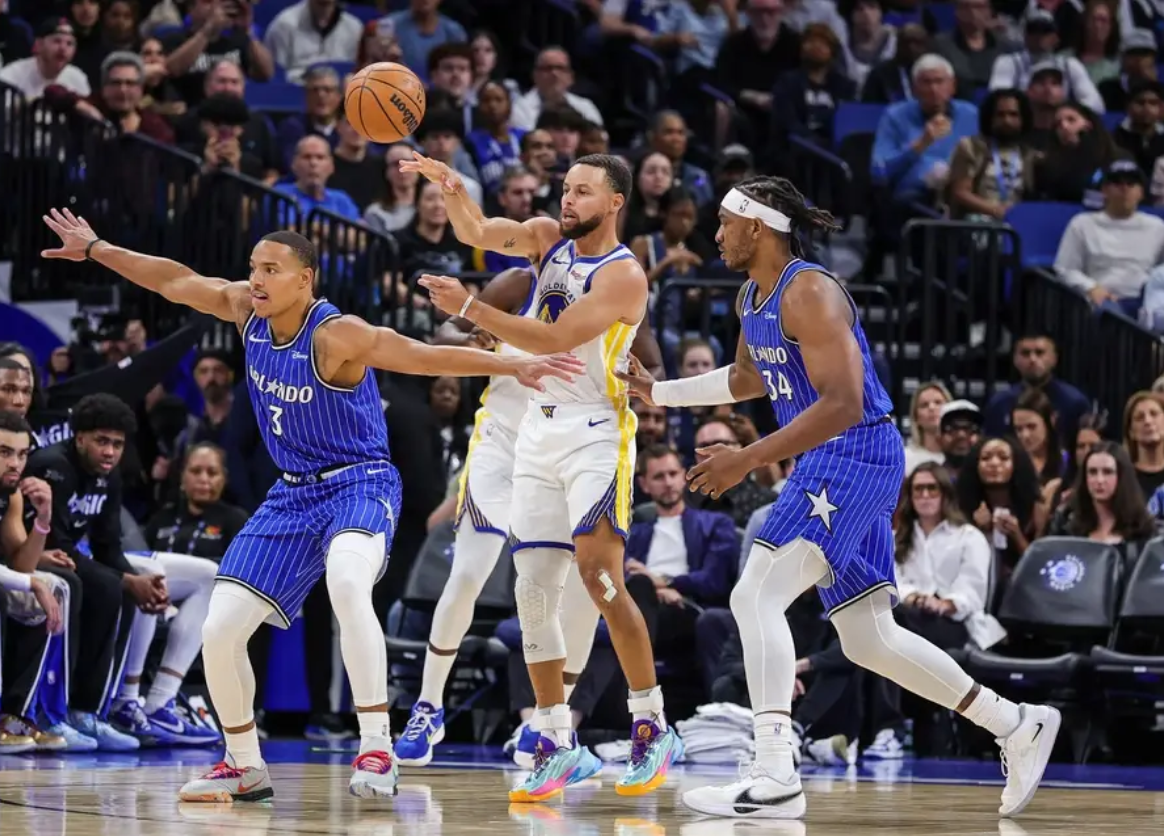 雷竞技-库里在巴黎圣日耳曼比赛中问鼎冠军，挺进下一轮引发热议！的简单介绍